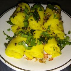 A picture of Khandvi.