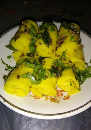 A picture of Khandvi.