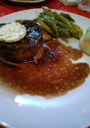 A picture of Filet Mignon with Red Wine and Shallots.