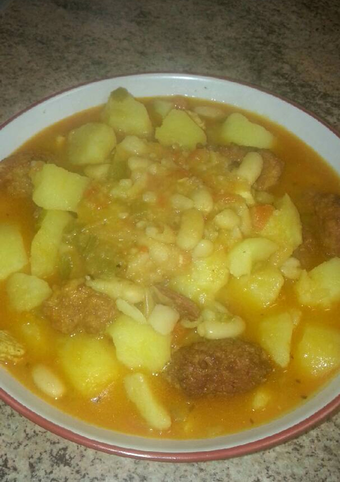 Una foto de Patatas al estragón con cúrcuma y chorizo