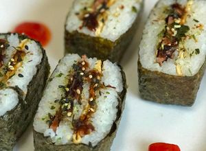 Foto resep Onigirazu/おにぎりらず (Isi Telur Dadar & Ham Ayam)