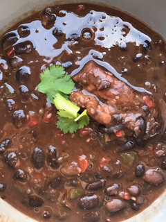 Una foto de Frijoles con costilla de cerdo