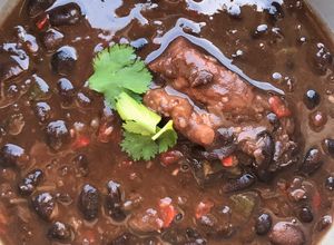 Foto principal de Frijoles con costilla de cerdo