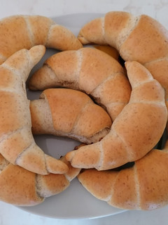 Korpás kifli (kelesztés nélkül) recept fotója