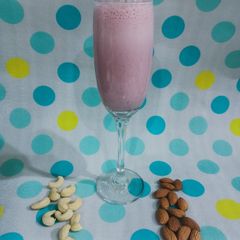 A picture of Dates strawberry shake.