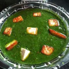 A picture of Palak paneer.