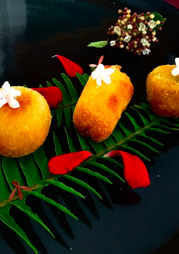Una foto de Croquetas de setas y foie gras de pato