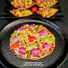 A picture of Wheat Bhakri Pizza.