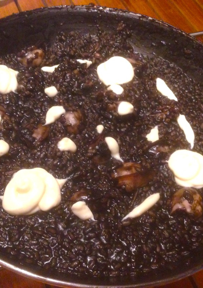 Una foto de Arroz con chocos en su tinta
