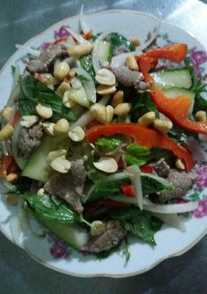 Hình của món Gỏi thịt bê.