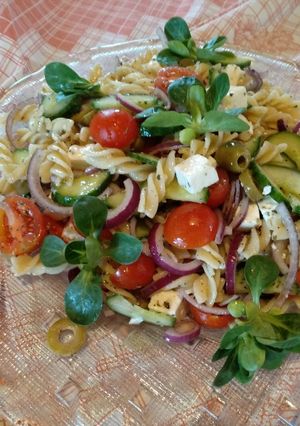 Φωτογραφία της συνταγής Greek pasta salad. Σαλάτα ζυμαρικών αλλά ελληνικά