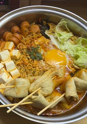 Hình của món Mì kim chi hàn quốc.