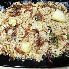 A picture of Aloo chana deghi pulao.