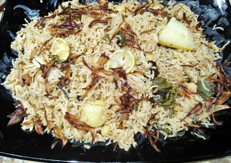 Step-by-Step Guide to Prepare Yummy Alo chana deghi pulao.#cookpadapp