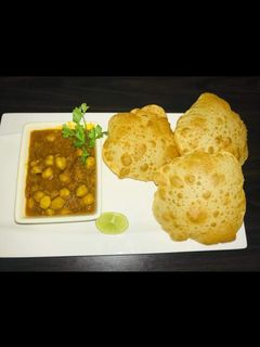பூரி சென்னா செய்முறை முக்கிய புகைப்படம்