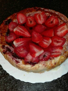 Una foto de Flan de queso y fresa en hojaldre en la olla GM g