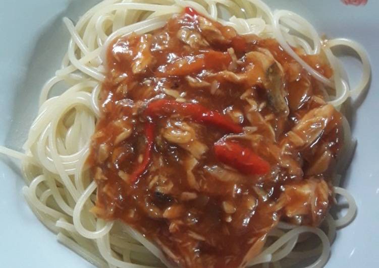 Langkah Mudah untuk Menyiapkan Spaghetti tuna pedas., Bisa Manjain Lidah