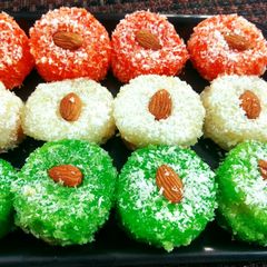 A picture of Tricolor bread malai chamcham.