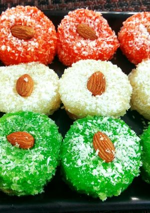 A picture of Tricolor bread malai chamcham.