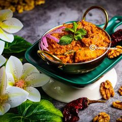 A picture of Walnut Chicken (semi gravy).