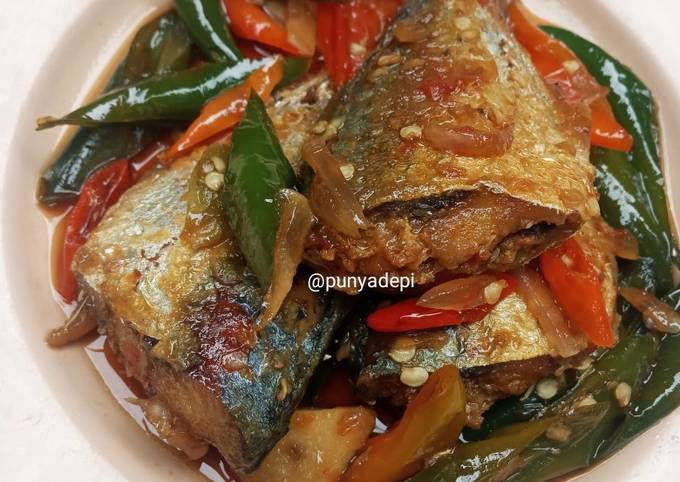 Resep Ikan Kembung Cabai Hijau Oleh Punyadepi Cookpad