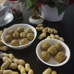 A picture of Till kay laddu.