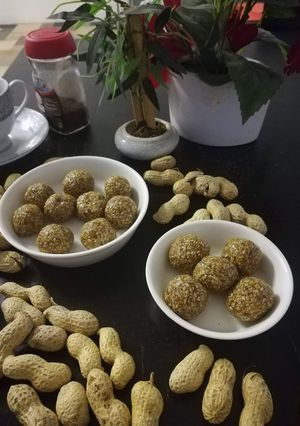 A picture of Till kay laddu.