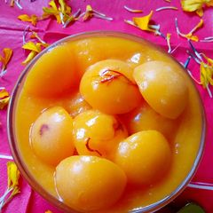 A picture of Mango Juice with frozen mango cubes#noheatsnack.