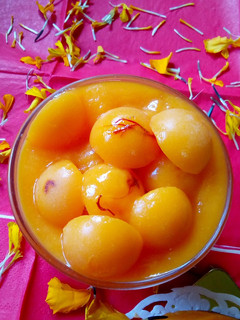 A picture of Mango Juice with frozen mango cubes#noheatsnack.
