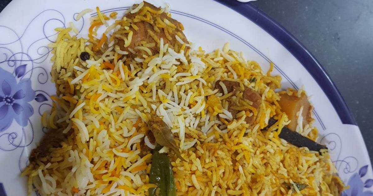 Spicy Chicken Tikka Biryani Recipe by Man-O-Salwa - Cookpad