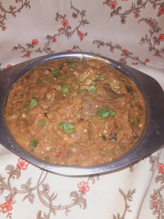 चटपटी बैंगन आलू की सूखी सब्जी (Chatpati baingan aloo ki sukhi sabzi recipe in hindi) रेसिपी मुख्य फोटो