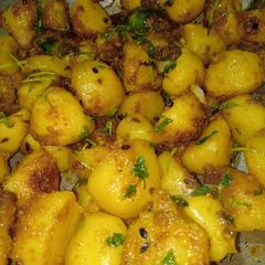 A picture of Dhaniya aaloo dum.