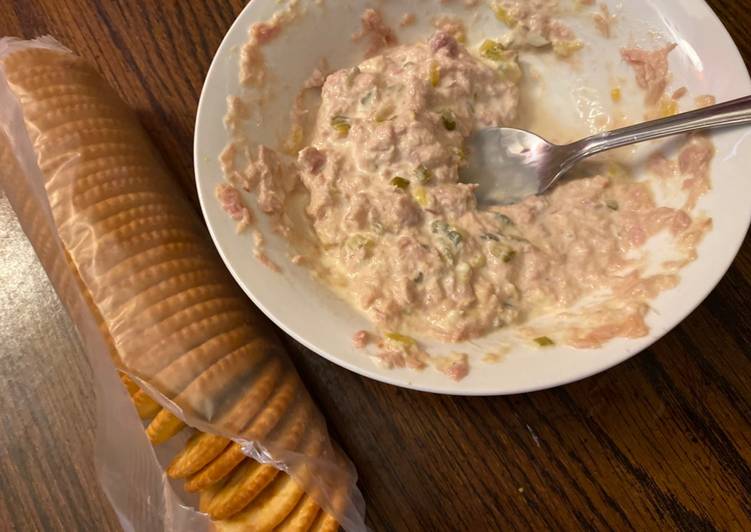 How to Prepare Super Quick Homemade Tuna and crackers