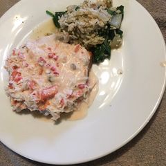 A picture of Crab meat with mushrooms.