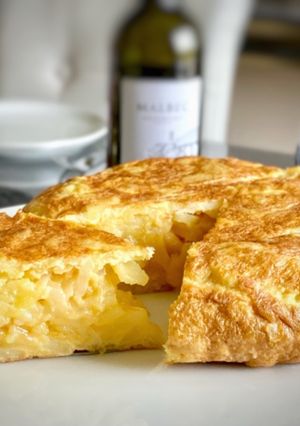 Una foto de 🇪🇸 TORTILLA de PATATAS (España)