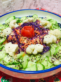 Una foto de Ensalada Fresca con toque de mix de quinua !