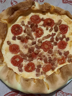 Foto di Torta salata con pancetta e pomodorini