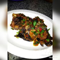 A picture of Peppered cat fish.