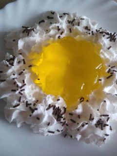 Una foto de Gelatina de limón con nata