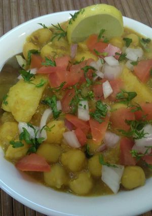 A picture of Ghungni/Chole Matar Chaat.