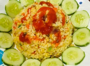 Hình của món Cơm chiên trứng.