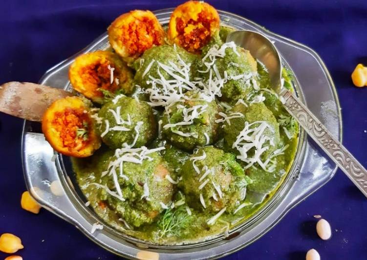 Tasy Stuffed peanut chickpeas koftas in Spinach Curry