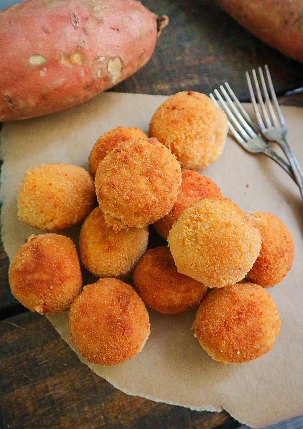 Una foto de Bolitas de boniato y queso 🍠
