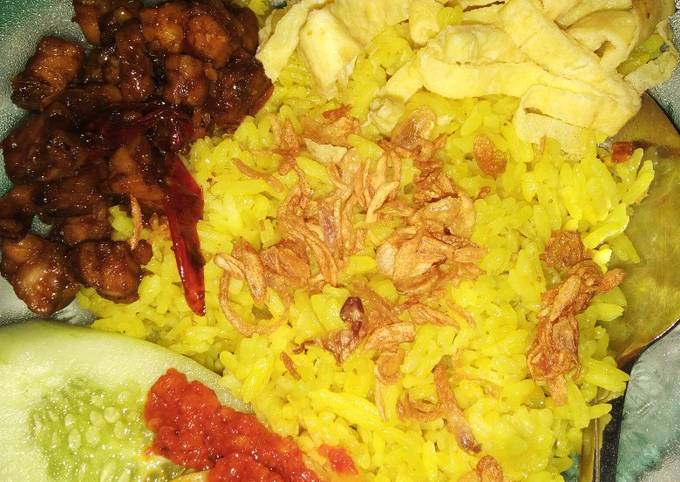 Nasi kuning sederhana (edisi kukus)