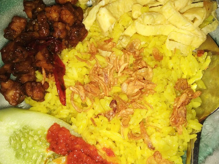 Cara Mudah Membikin Resep  Nasi kuning sederhana (edisi kukus) yang Sempurna, Lezat