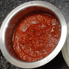 A picture of Schezwan Sauce (Chutney).