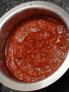 A picture of Schezwan Sauce (Chutney).
