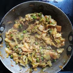 A picture of Aloo patta gobhi.