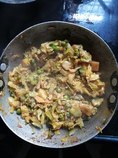 A picture of Aloo patta gobhi.
