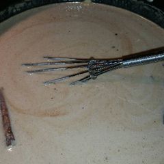 A picture of Atole champurrado.